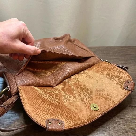 Relic Collection Faux Brown Leather Pebble Texture Satchel - Picture 3 of 5